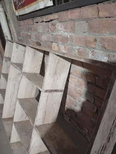 Pure wooden Dayar ki lakri ki almari ya cabnents hain