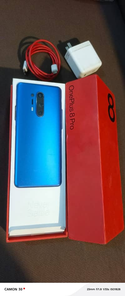 OnePlus 8 Pro 12/256 with Box charger