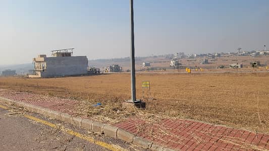 Possession & Utility Charges Paid Solid Land Top Height Table Top Ideal Location 10 Marla Plot South Face Close To Boulevard Available For Sale