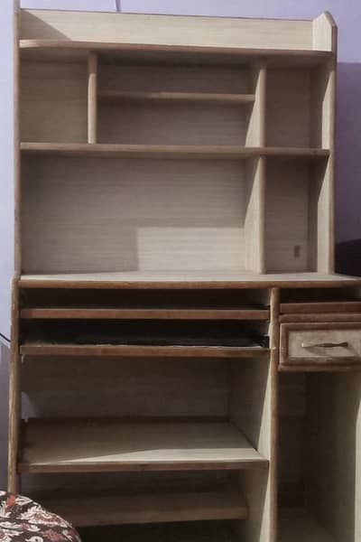 computer table in good condition for sale