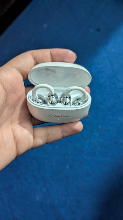 audionic aircufs with box and lead