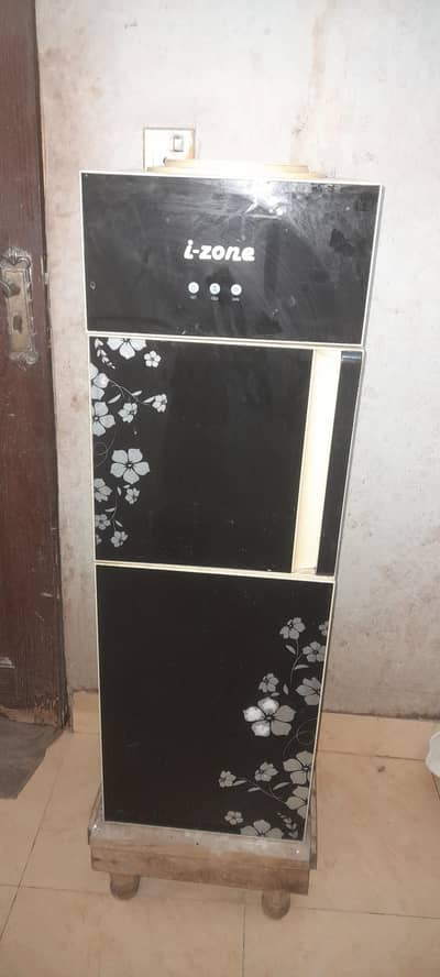 Water dispenser 10/10 condition for sale