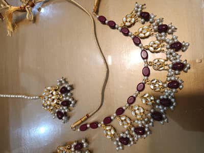 maroon kundan set