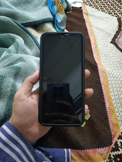 Samsung A32 (one hand used)