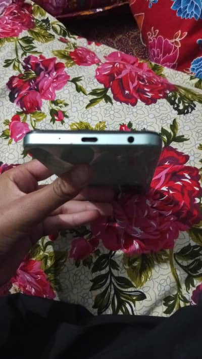 vivo y03 all ok 10/10 daba charge Sath ha