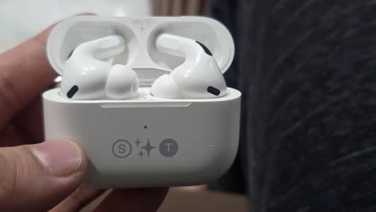 Apple airpods pro 2nd gen type c orignal (customized) icloud locked