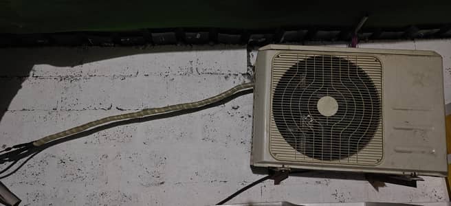 Forton Inverter Air Conditioner 1.5Ton fully on condition for sale.