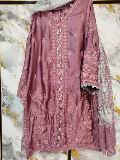 embroidered lawn. 2pc