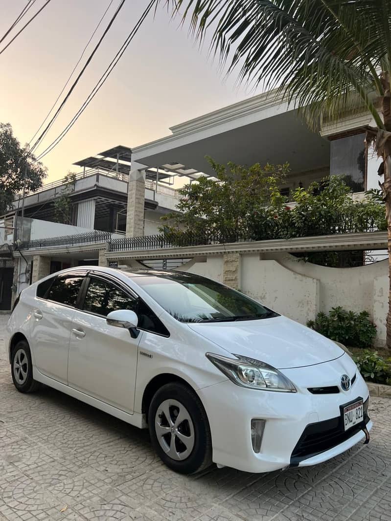 Toyota Prius S basic Package 2