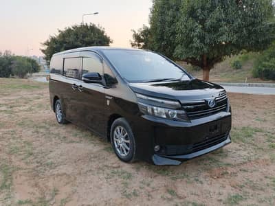 TOYOTA VOXY HYBRID