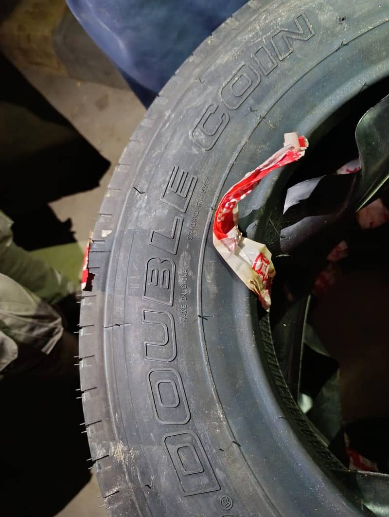 ارجنٹ سیل بس، ٹرک کے نئے ٹائر ڈیلیوری بھی دی جا سکتی ہے 4