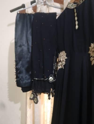 urjent sale black maxi chiffon staffwith shose