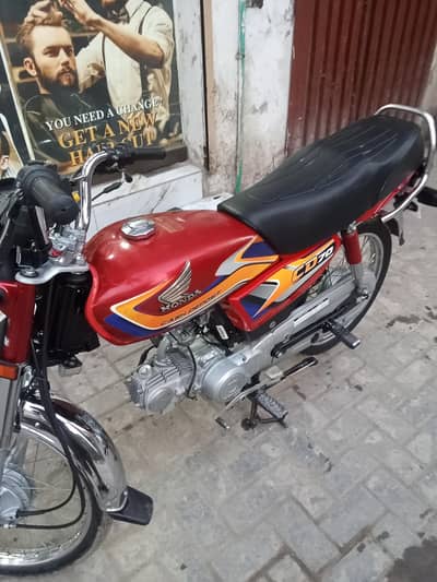 Honda CD 70 2025 Model – 8000 KM Driven – Everything Original