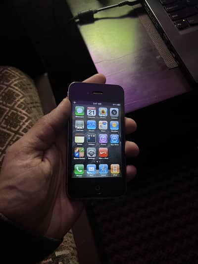 iPhone 4 (2011 Model) Running iOS 4.1