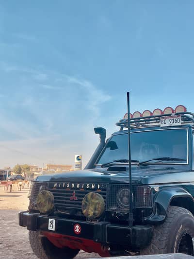 Mitsubishi pajero 3 door offroad jeep