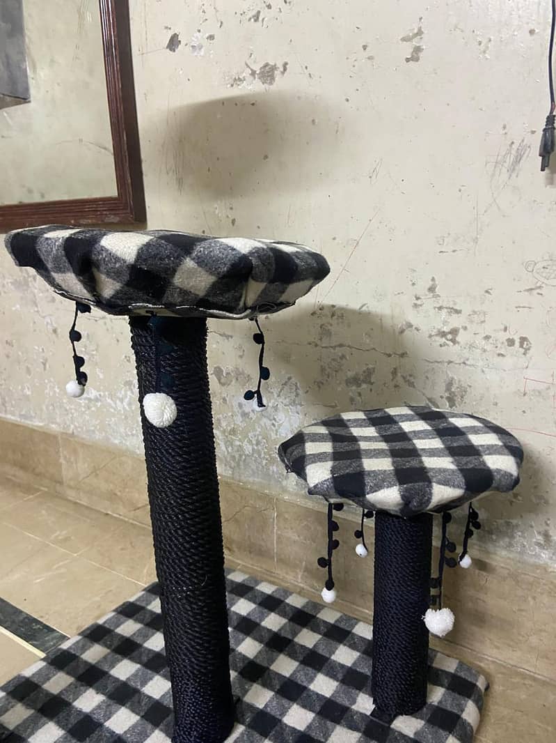 Cat scratching stand 2