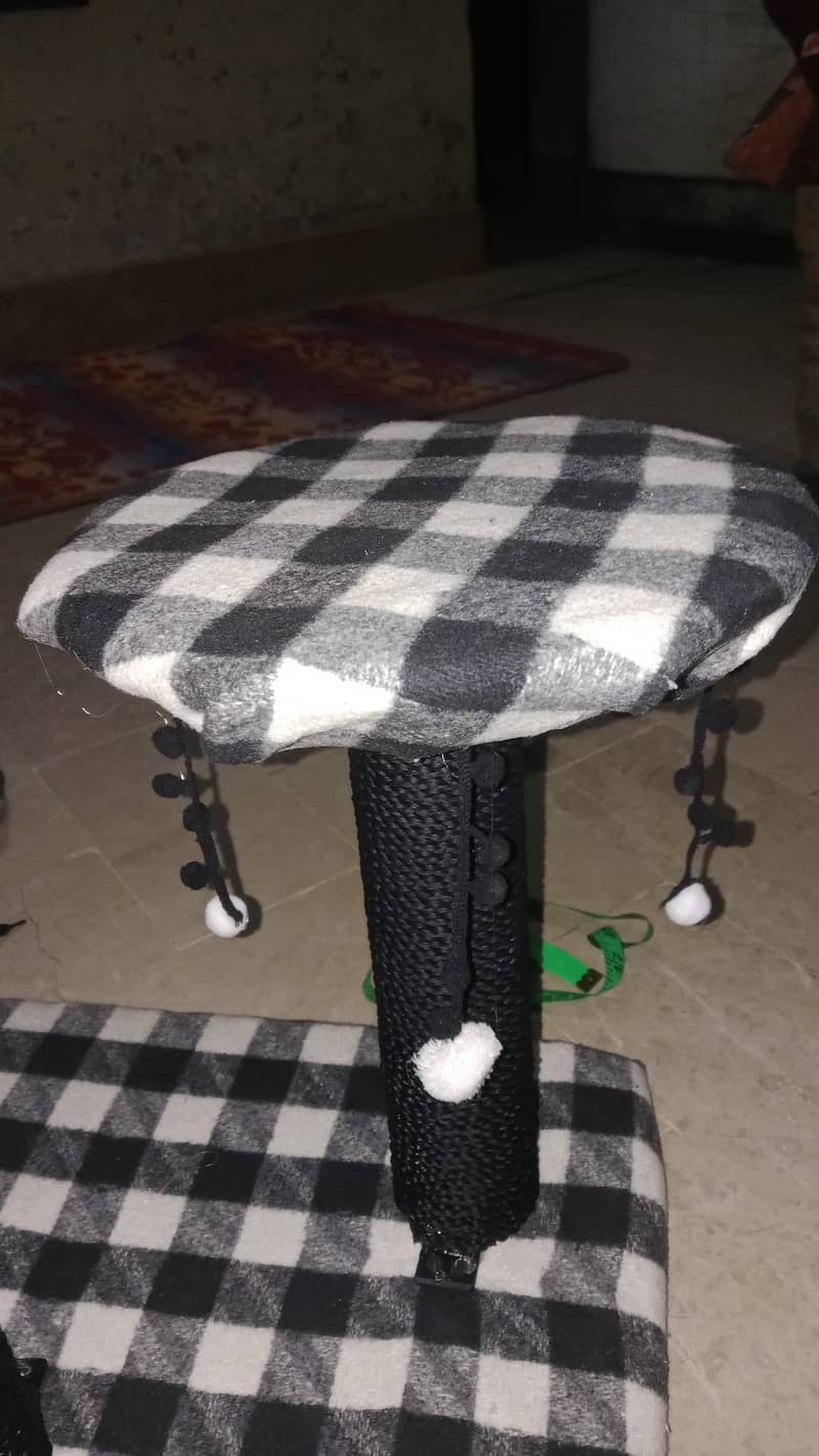 Cat scratching stand 3