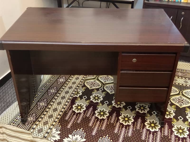 Computer table / Study table in good condition 0