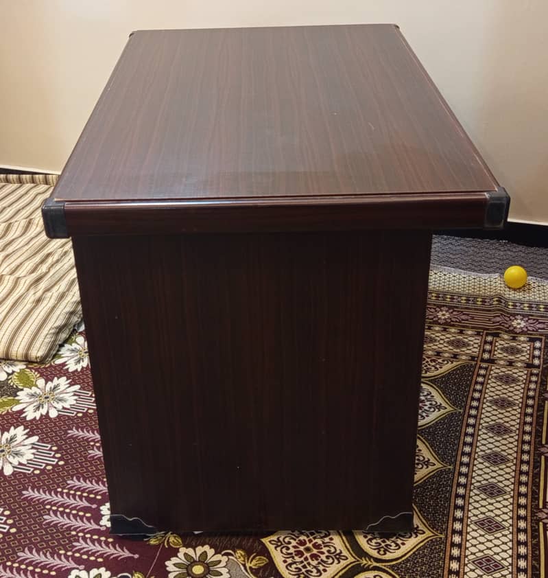 Computer table / Study table in good condition 1