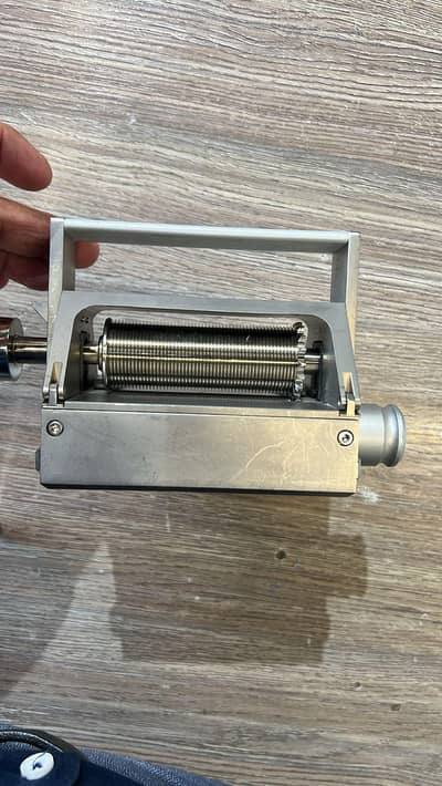 skin grafting masher