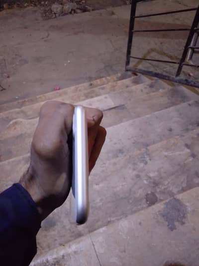 I phone 8 plus 10/10 all ok ha helt 76 ha