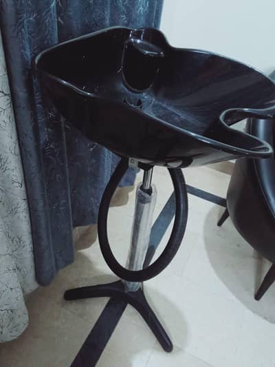 branded portable shampoo unit