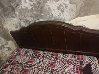 queen size  bed with matress available for sell