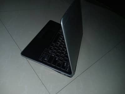 Dell Latitude E7240 | 8GB Ram | Windows 10 | With Charger