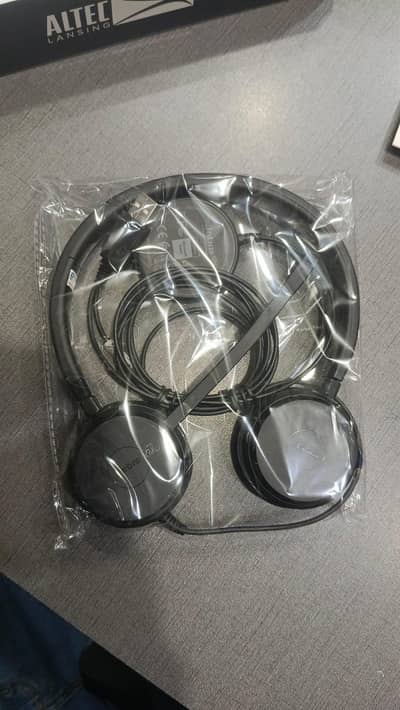 Noice Conciliation Headphone