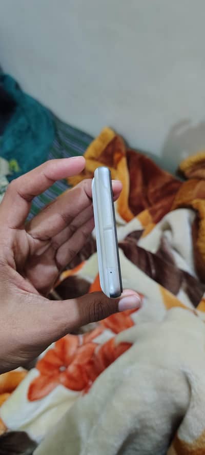 Pixel 7 white color 8/128