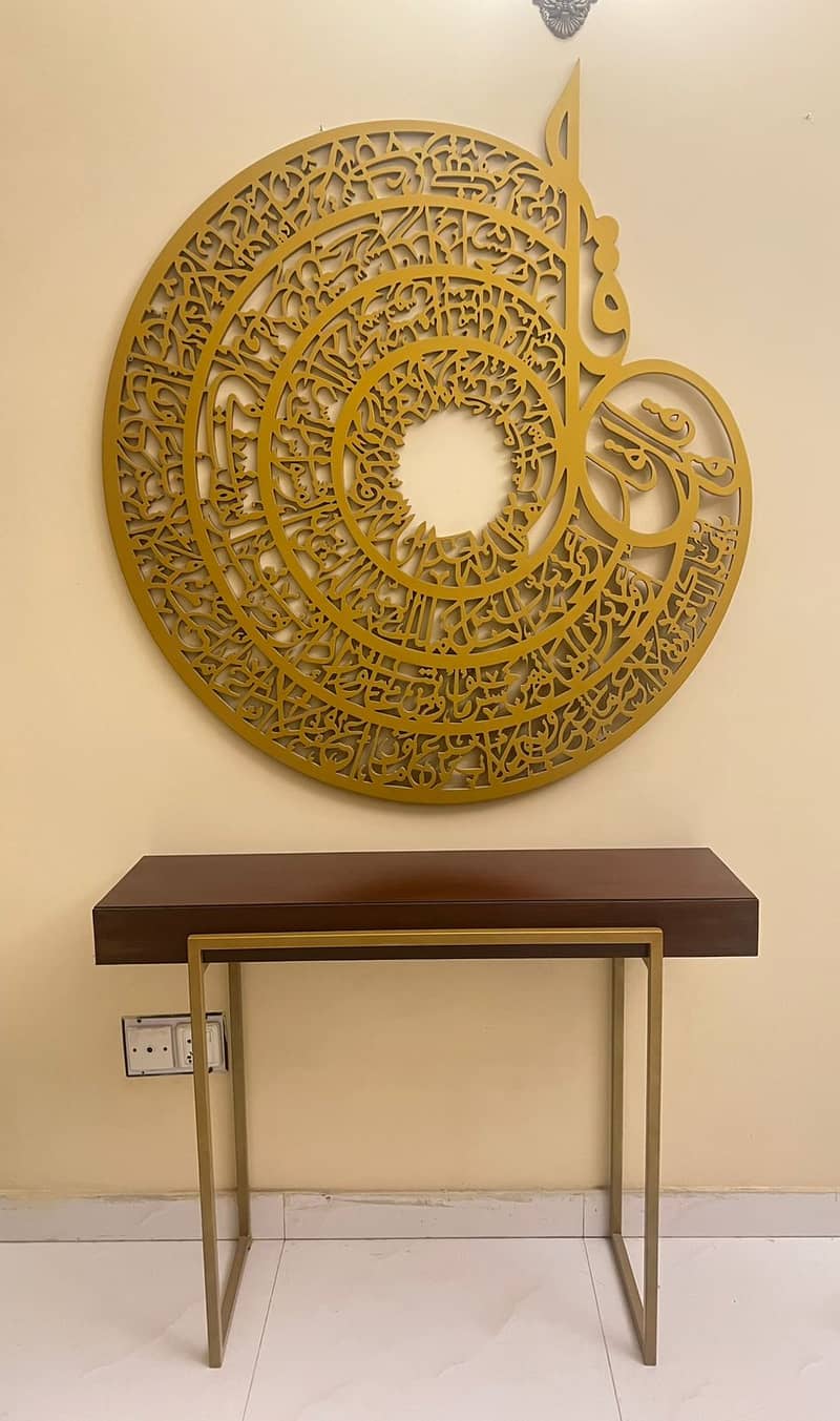 console table with Frame 0