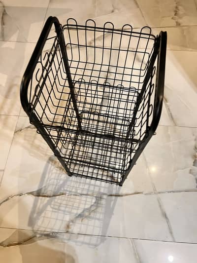 kitchen stroge stand 3 months used