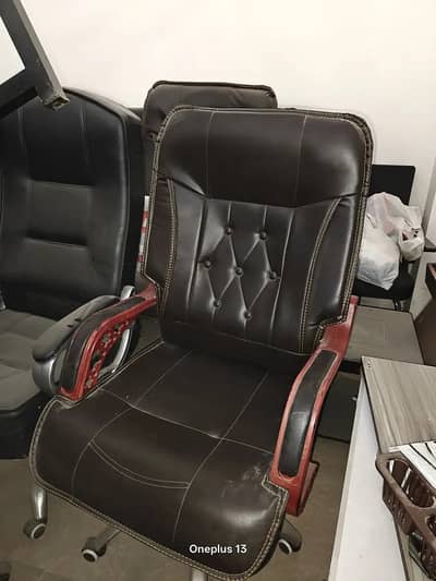 11 Executive Chairs in Premium Condition