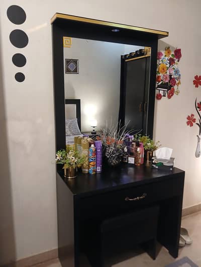 Bedroom set with mattress 115,000 urgent sell