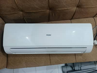 Haier ka 1 Ton Split AC sale ke liye available hai.
