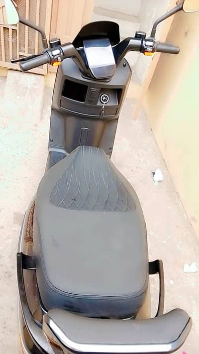 crown promax electric scooty