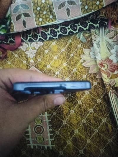Infinix hot 40 with box. no charger