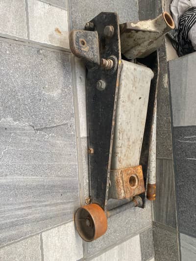 Jumbo Car jack  Available in cheap price