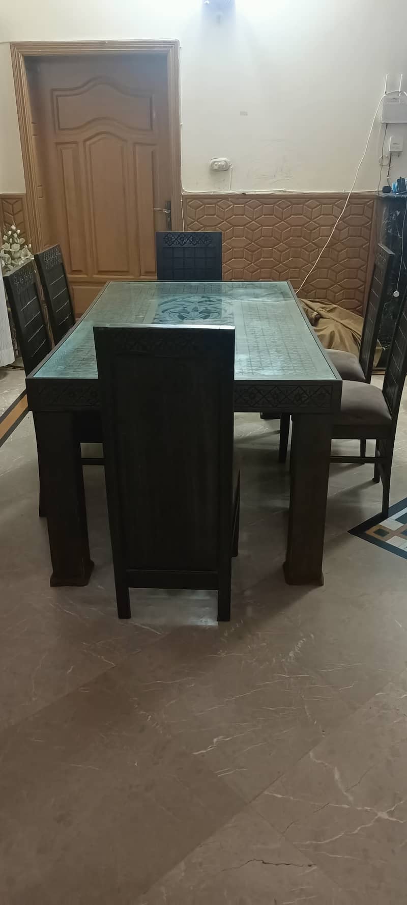 Dining Table 0
