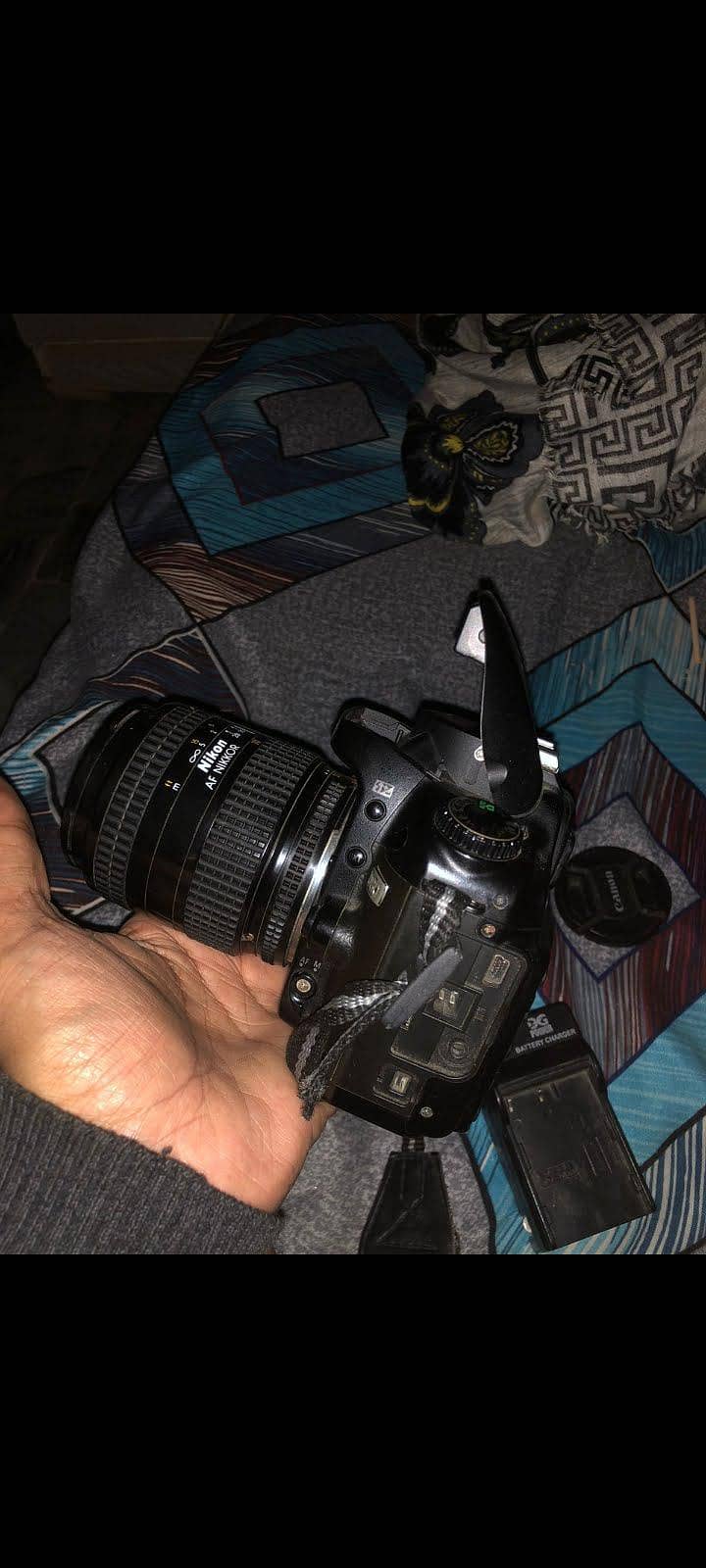 DSLR camera 0