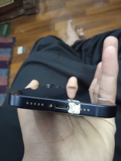 Iphone 12 64 jb 91 % health scratch less