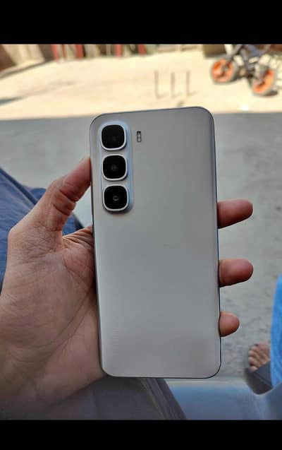 Hot 60 pro plus  for sale 8+8gb 256gb