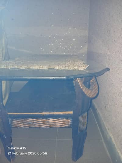 table for sale achi condition ma hn hum sub out of country ja rhy as l