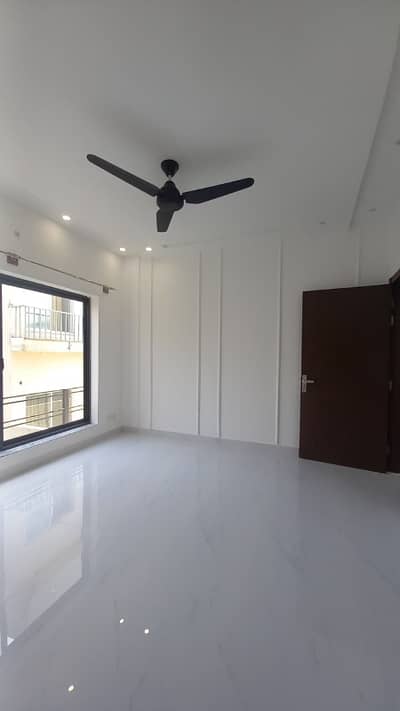 Brand New 8 Maral Full House 5 Bed Accommodation 2 American Kitchen 1 Servent Two Species TV Lounge Available For Rent In Bahria Enclave Sector