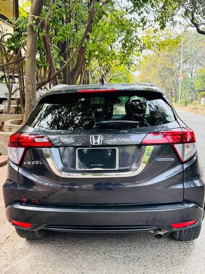 HONDA VEZEL FOR SALE IN GOOD CONDITION