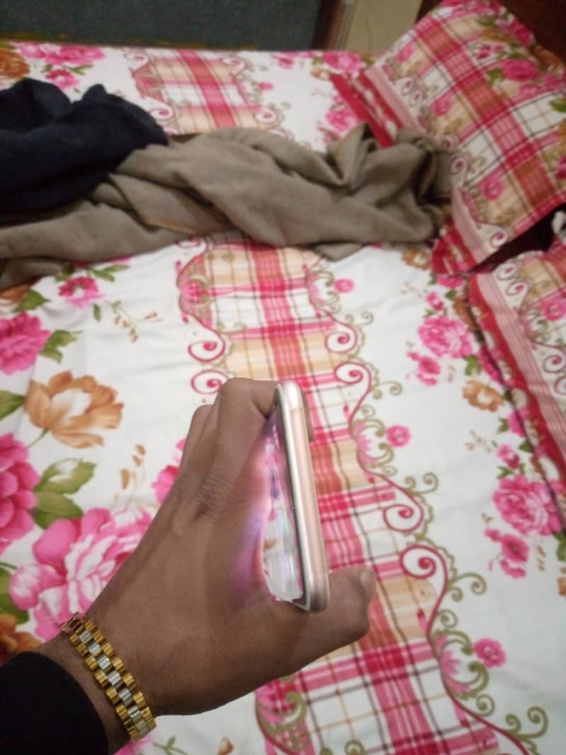 Apple iPhone 7 Plus 0