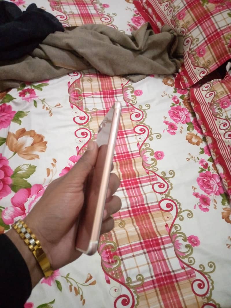 Apple iPhone 7 Plus 3