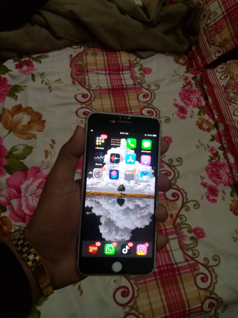 Apple iPhone 7 Plus 4