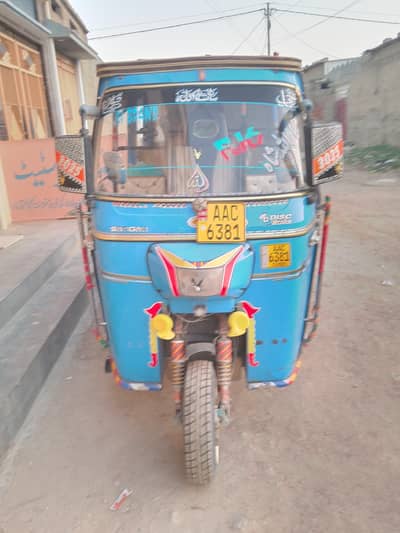 2024 model 6 seater rickshaw achi tarike se Chala hua new tyre new