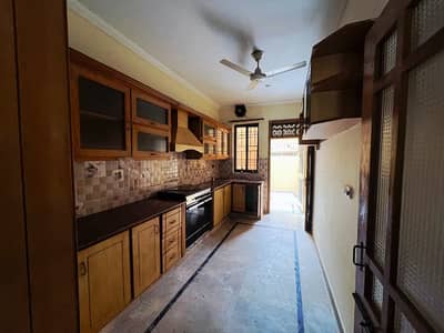 35x10 10 Marla Ground portion for Rent G-13